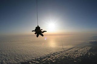 Illustration for article titled Space Shuttle Launch Aims For the Sun, Seen By Sky-Divers