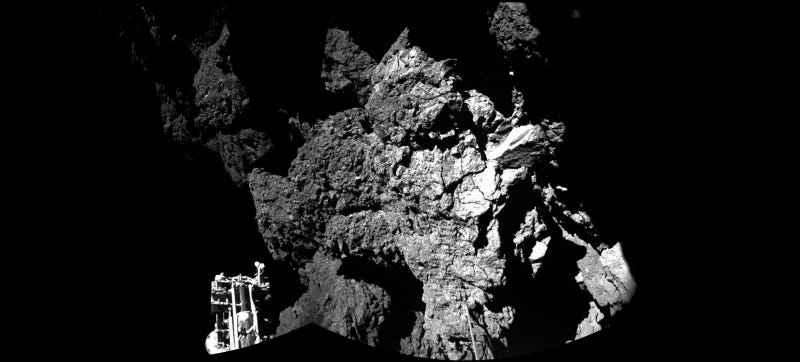 Illustration for article titled The First Close-Up Image of Comet 67P From the Philae Lander