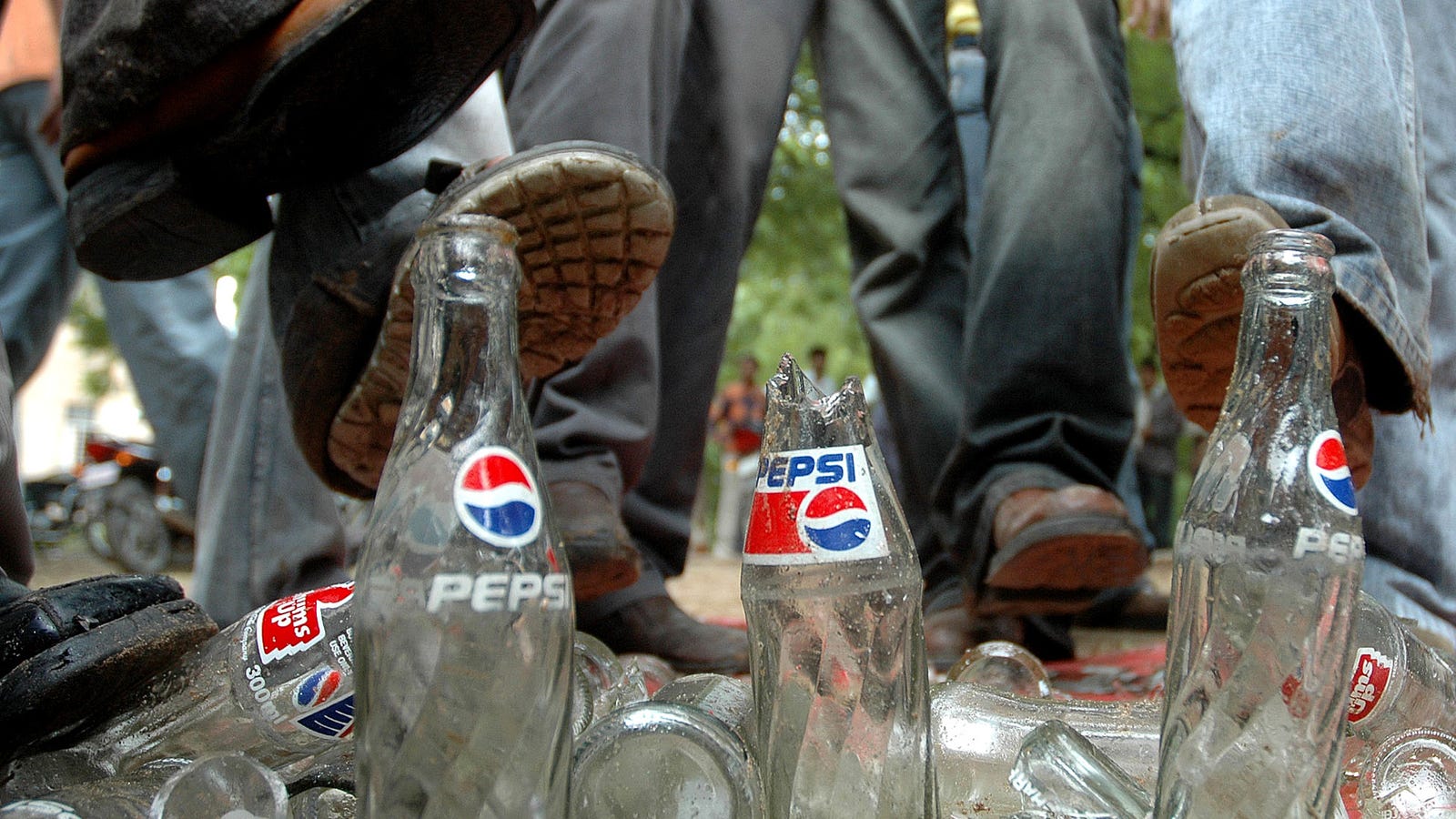 El día que Pepsi haría millonario a quien encontrara el 349… y el número estaba en 800 mil botellas