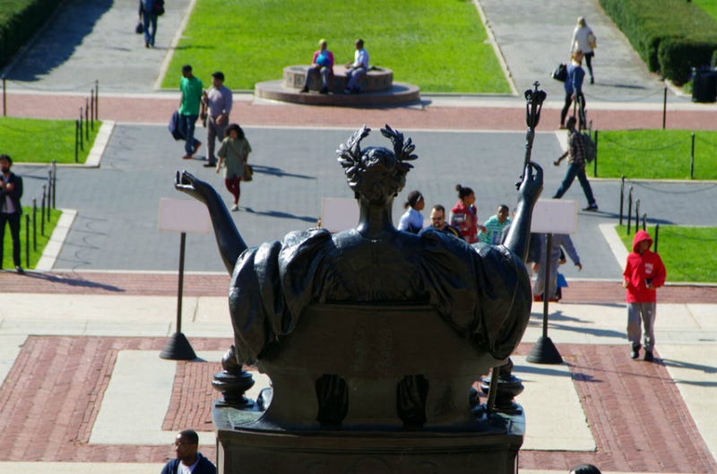 Illustration for article titled Accused Rapist in 'Mattress Girl' Case Sues Columbia University