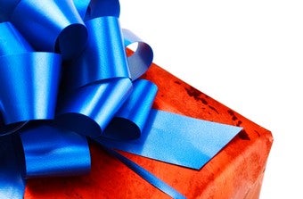 Illustration for article titled Social Minefield: How To Give A Perfect Present