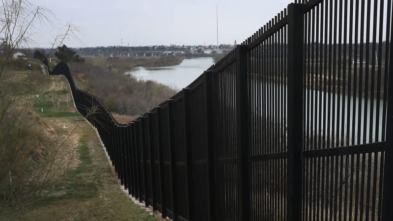 Supreme Court OKs Trump Use of Military Funds to Build Border Wall