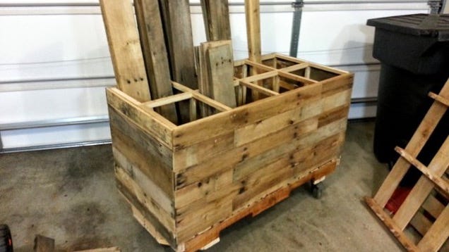 Build a Rolling Lumber Storage Cart from Pallets to Save Some Cash