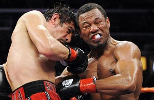 Illustration for article titled Antonio Margarito Accused Of Illegal Hands To The Face