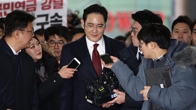 photo of Top Samsung Exec Faces Arrest in Massive Corruption Scandal image