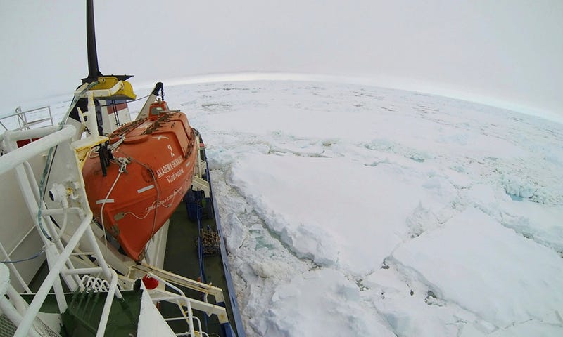 Illustration for article titled Antarctic Expedition Ship is Trapped in Sea Ice
