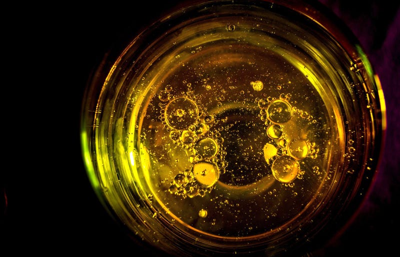 Illustration for article titled Estos son los efectos que sufrirás si sólo tomas bebidas energéticas (o si abusas mucho de ellas)