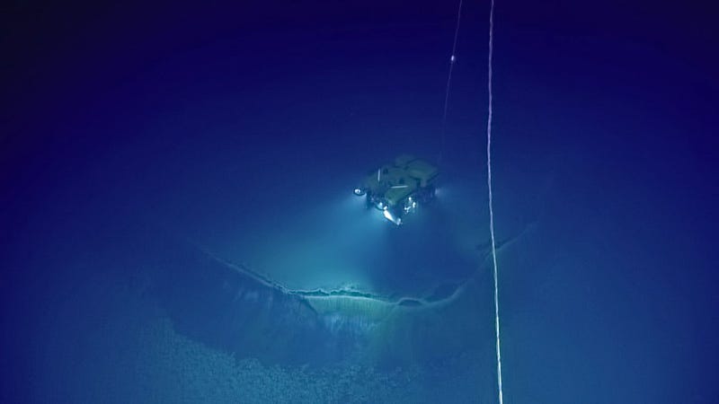El sumergible Alvin, al borde del “Jacuzzi de la desesperación”. Fotos: Nautilus Expedition.