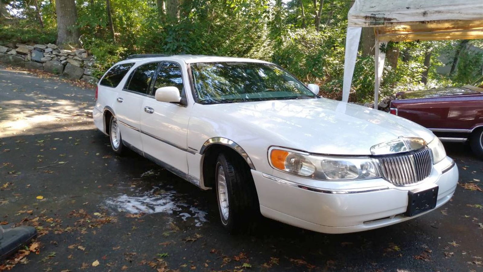 At $7,500, Would You Go To Town In This Custom 2000 Lincoln Town Car