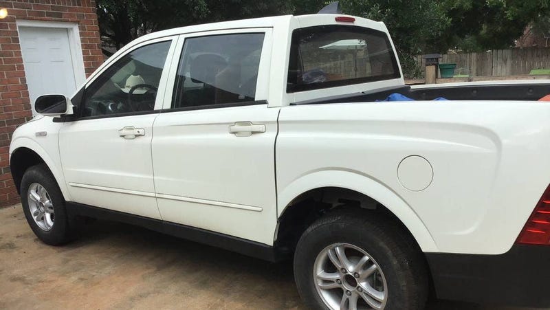 Illustration for article titled At $2,500, Could This 2008 SsangYong Actyon Roller Turn You Into a Lover of Korean Shortbeds?