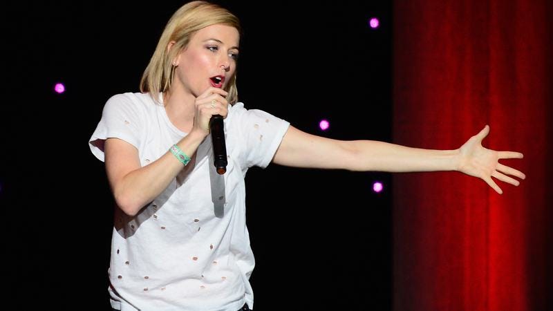 Illustration for article titled Iliza Shlesinger raises hackles by chastising her fellow female comics