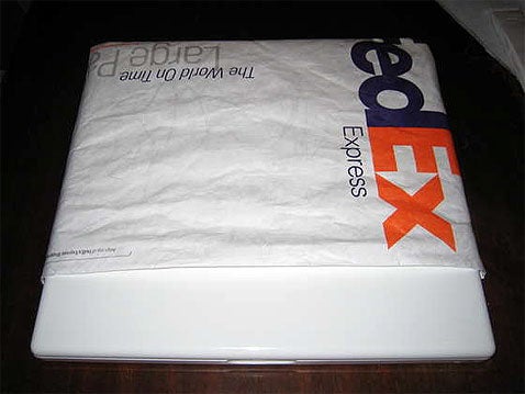 Make a laptop sleeve with a FedEx envelope