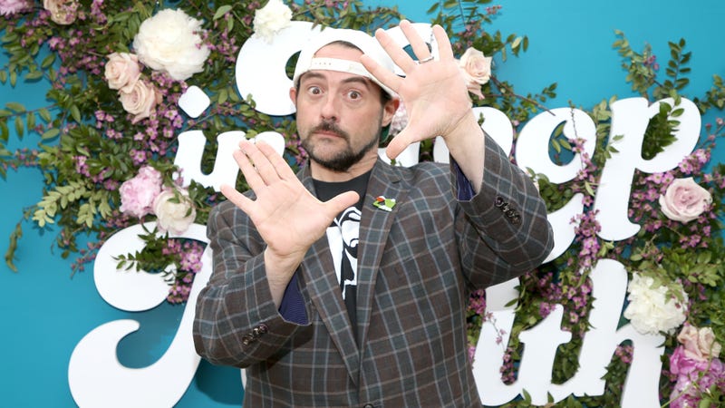 Illustration for article titled Kevin Smith won't let That Tweet die
