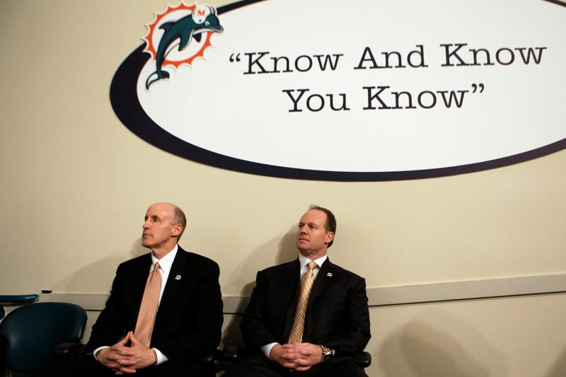 Illustration for article titled Report: The Dolphins Are A Dysfunctional Mess Behind The Scenes