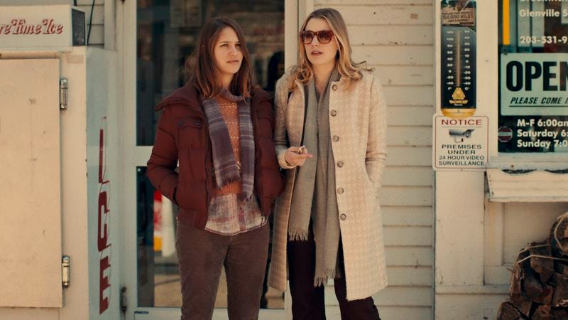Illustration for article titled Greta Gerwig and Lola Kirke act like surrogate sisters, on-screen and off