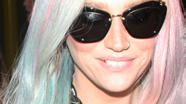 Illustration for article titled Robin Thicke Photographed Nuzzling a Woman Who is Not His Wife