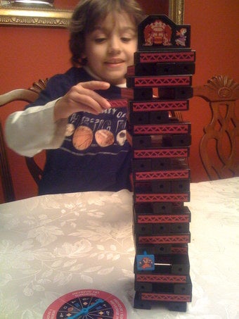 Illustration for article titled Hands on With Jenga Donkey Kong Collector's Edition