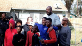 NBA great Shaquille O’Neal takes a photo Jan. 23, 2016, with kids whose neighbor had called police claiming they were playing basketball too loudly.ABC News Screenshot