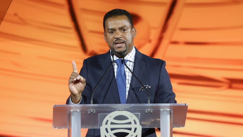 alfonso ribeiro sues fortnite and nba 2k for unfairly profiting from his carlton dance - funny in public fortnite dances