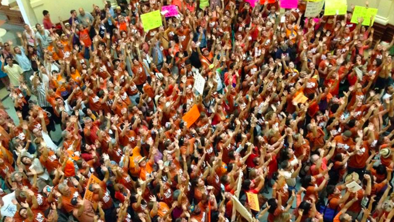 Illustration for article titled Sneaky Texas GOP Pushes Bill That Would Basically Ban Abortion
