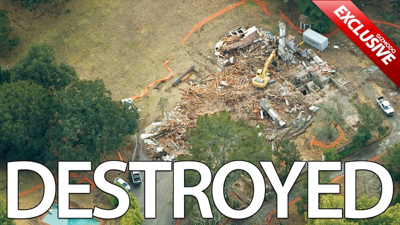 Illustration for article titled Exclusive Shots of Steve Jobs' Demolished House