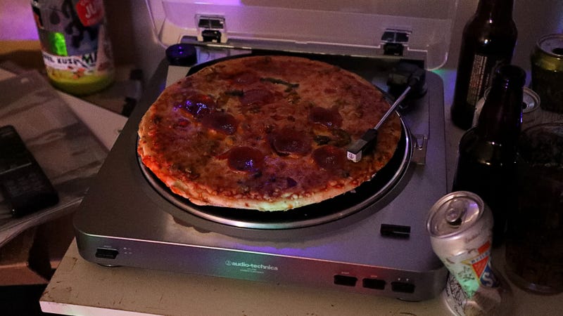 Illustration for article titled Report: Best Indicator Of Kickass Party Still Pizza Spinning On Turntable