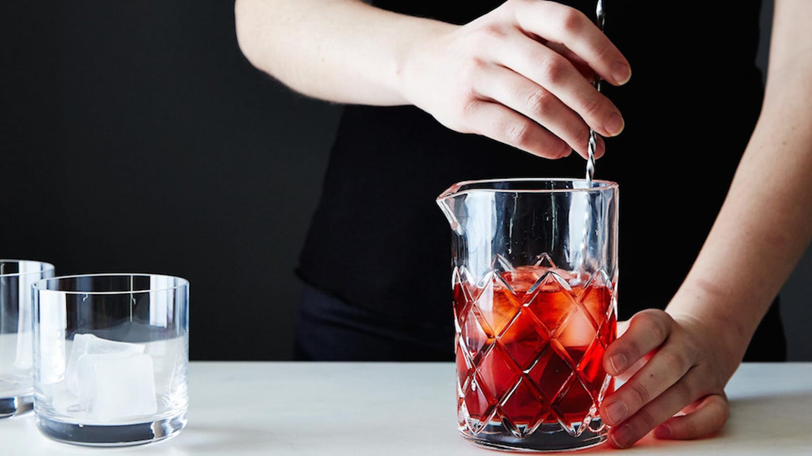 When to Shake and When to Stir a Cocktail
