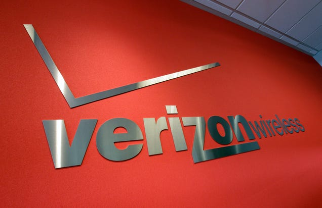 Verizon Customers Are Saying They Can't Send Texts to Other Networks
