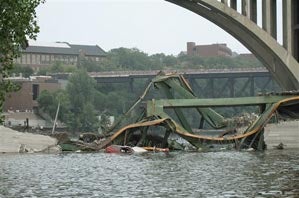 Illustration for article titled Twins Play On After Bridge Collapse