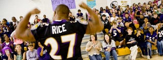 Illustration for article titled Some Jackass Scammed At Least 25 Schools Out Of Thousands Of Dollars With The Promise Of NFL Players