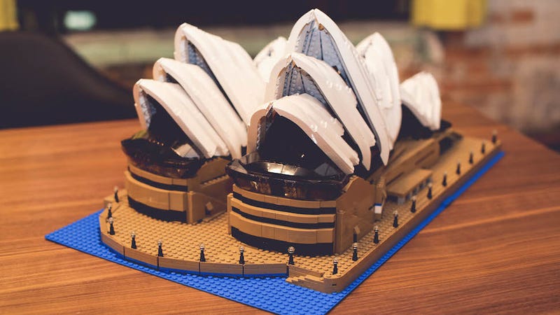 Illustration for article titled Review: Lego Sydney Opera House is 2,989 bricks of awesome