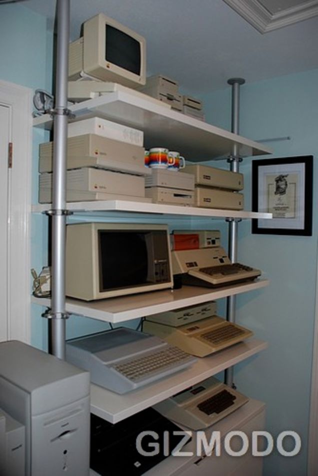 Illustration for article titled Man's Spare Room Filled With Almost Every Apple Model Ever Made