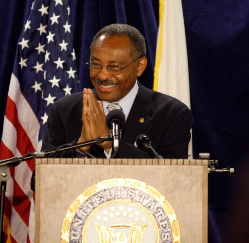 Illustration for article titled Key Sens. May Tell Obama to Fall Back on Health Care