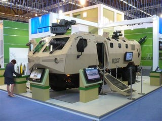 Illustration for article titled Military-Grade Hummer Replacement Has Remote-Controlled Gun Turret
