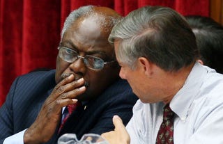 Clyburn talks with Rep. Fred Upton (R-Mich.).