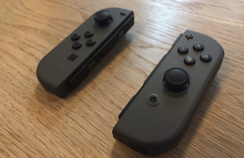 Illustration for article titled Joy-Con Comfort vs Kotaku's Hands