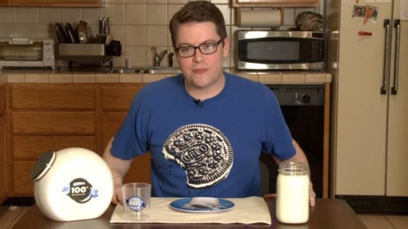 Illustration for article titled IGN’s Greg Miller has been thoroughly, carefully reviewing Oreo cookies