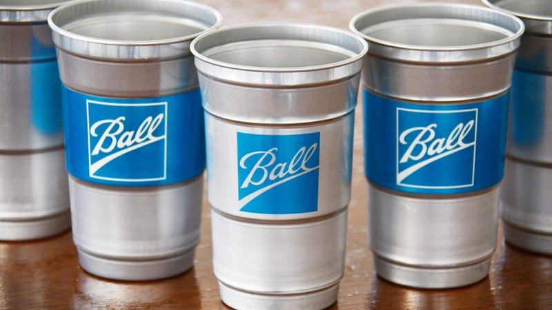 Illustration for article titled Aluminum cup maker: Ditch red Solo cups, make beer pong more environmentally friendly