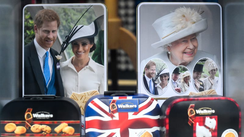 Illustration for article titled Royal Recap: Piers Morgan and Meghan’s Dad Continue to Disappoint—and If the Queen Lets You Leave After You’ve Left, Does It Make a Sound?