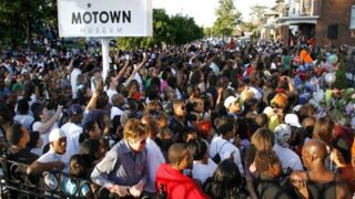 Fans mourn Michael Jackson in 2009 in Detroit. (Getty Images)
