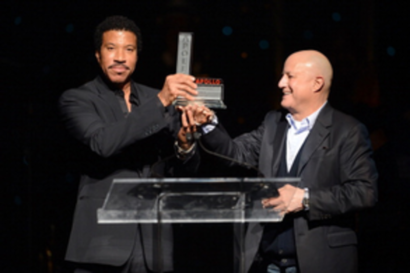 Illustration for article titled Apollo Theater Spring Gala 2012: R&amp;B Tribute