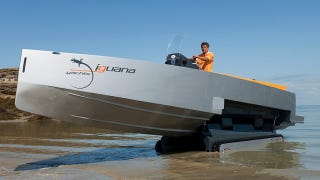 Illustration for article titled Retractable Tank Treads Make this Amphibious Boat Ready For Beach Assaults