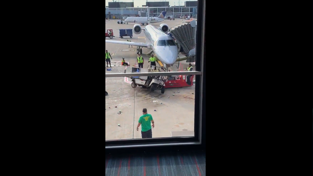 Unruly Airport Cart Tries to Ram Plane at O'Hare, Is Promptly Sideswiped by Worker Driving Another One