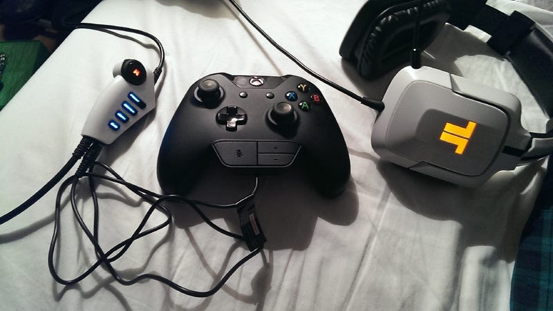 Modder Solders His Own Xbox One Headset Adapter