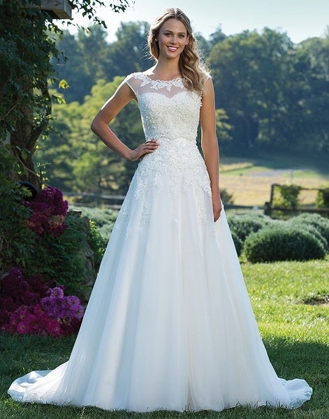 Choosing The Colour Of Your Wedding Dress