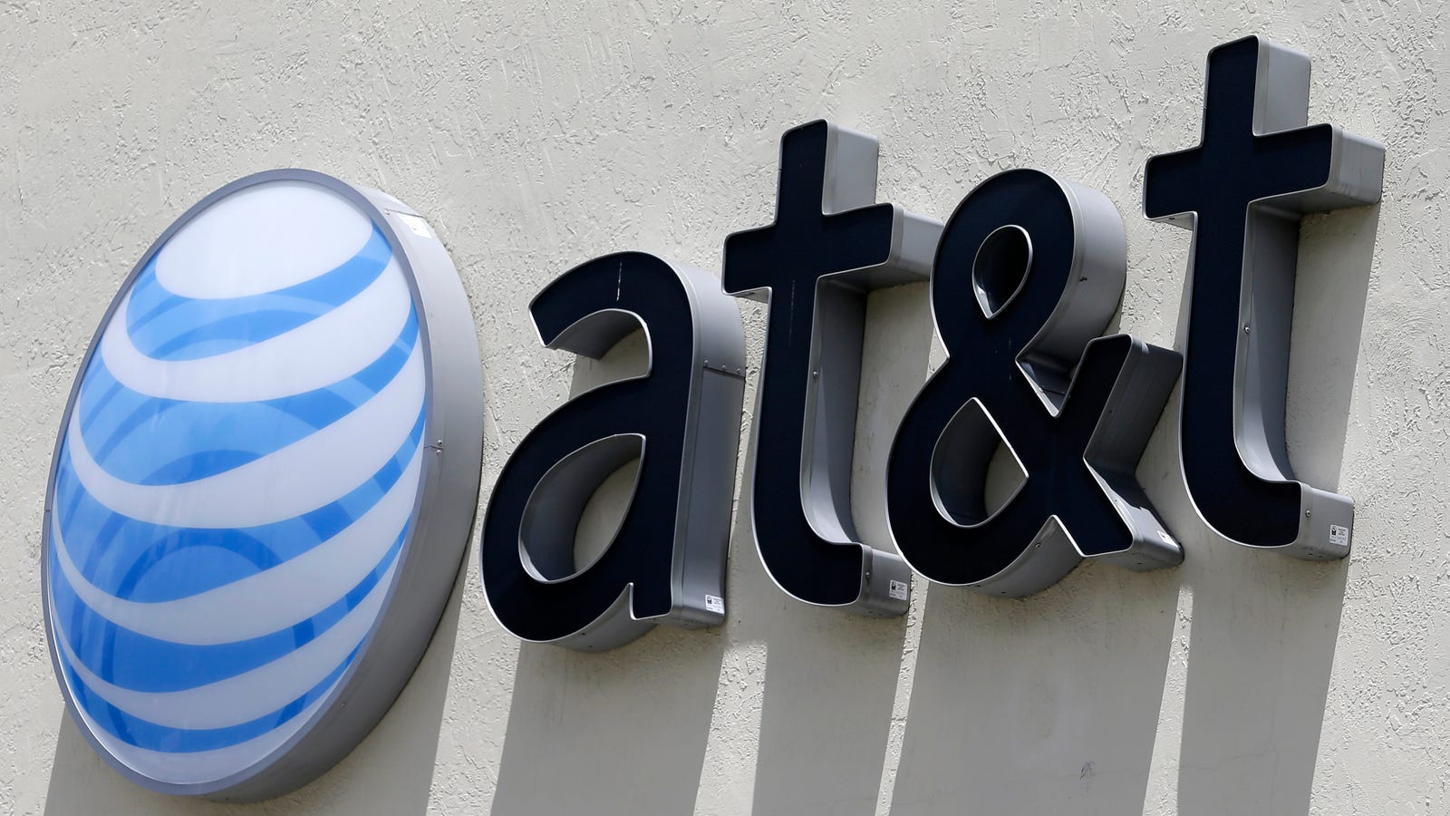 photo of Judge Rules AT&T and Time Warner Can't See Internal White House Messages About Their Merger image
