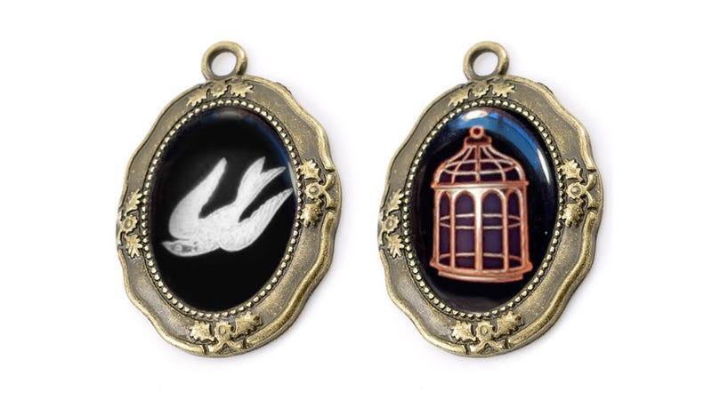Illustration for article titled These BioShock Infinite Pendants Are Both Somber And Beautiful