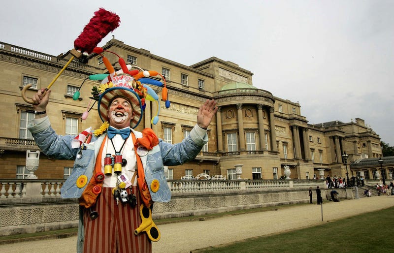 Illustration for article titled Who Is Growing Hallucinogenic Mushrooms at Buckingham Palace?