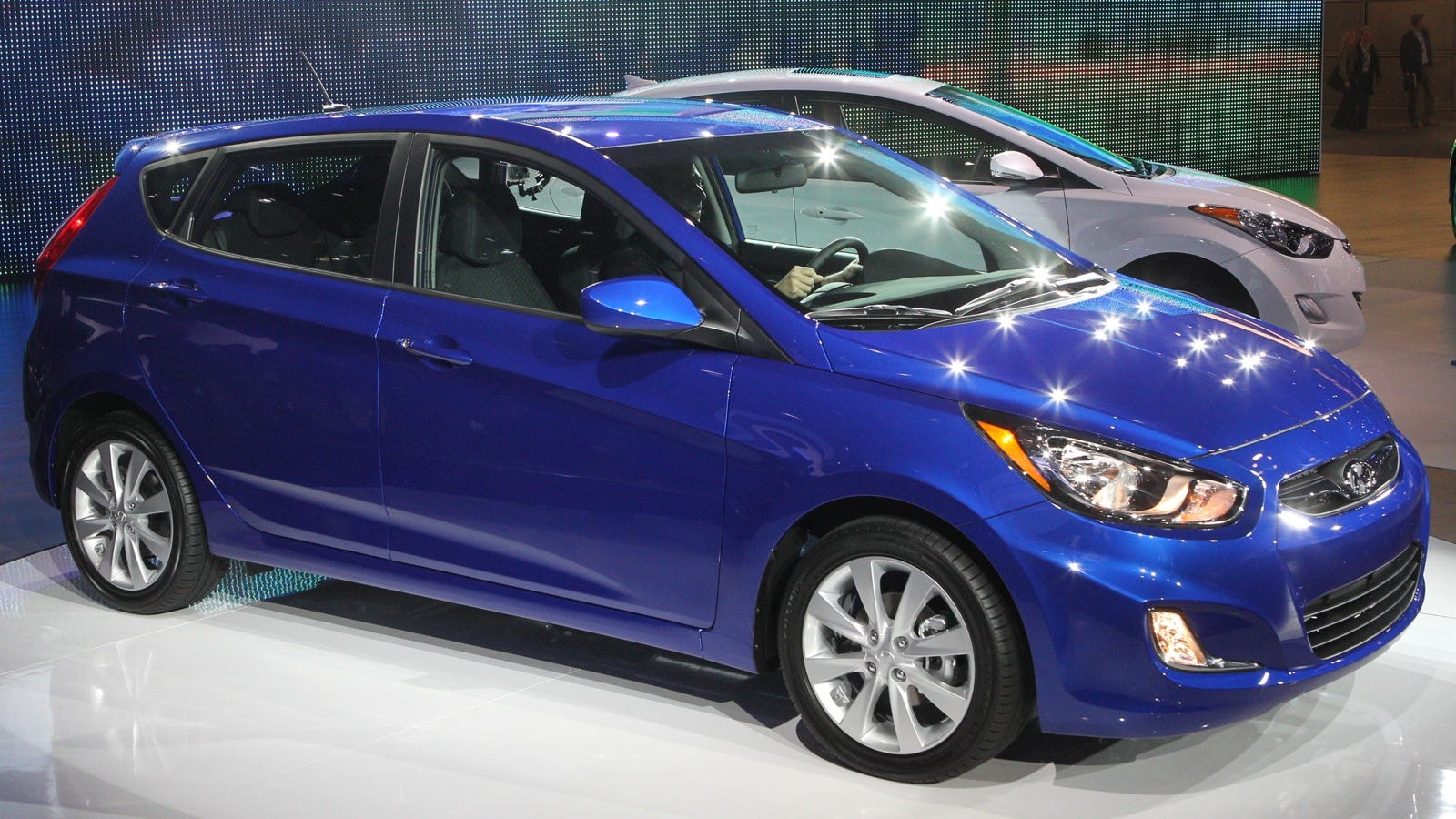 2012 Hyundai Accent is here to give Honda the Fits