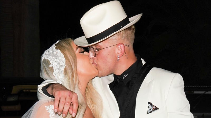 Illustration for article titled Of Course Jake Paul and Tana Mongeau’s Possibly Fake Wedding Ended in a Champagne-Induced Fistfight